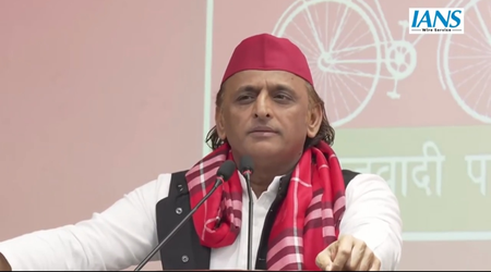 अखिलेश ने साधा निशाना, बोले-भाजपा में सरकार बनाम संगठन की लड़ाई'