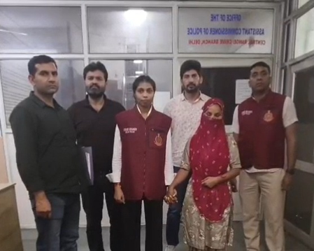 दिल्ली पुलिस ने ठग गिरोह की सरगना 'पारो' समेत नकली पार्ट्स और एक्सपायर्ड सामान बेचने वाले को किया गिरफ्तार