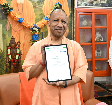 मुख्यमंत्री योगी आदित्यनाथ ने भरा डिजिटल स्वगणना प्रपत्र, सहभागिता की अपील