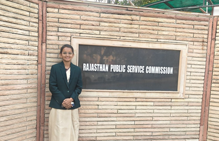 आरपीएससी आरएएस रिजल्ट: बाड़मेर के दिनेश बिश्नोई ने किया टॉप, सीकर की सरिता चौधरी को मिली 419वीं रैंक