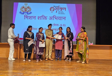 मिशन शक्ति अभियान 6.0: शिक्षा, सहयोग और स्वावलंबन के क्षेत्र में उत्कृष्ट कार्य करने वाली महिलाएं और बालिकाएं सम्मानित