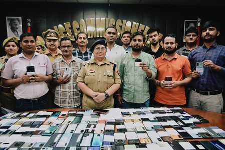 पुलिस ने 225 लोगों के चेहरे पर लौटाई मुस्कान, बरामद किए 50 लाख रुपए कीमत के स्मार्टफोन