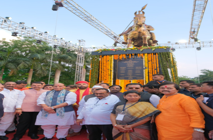 सरकार देश को रक्षा विनिर्माण में आत्मनिर्भर बनाने के लिए प्रतिबद्ध : राजनाथ सिंह