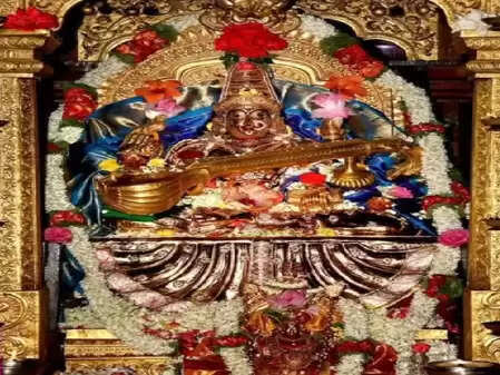 कहीं देवी सरस्वती का अद्भुत शृंगार तो कहीं 'अक्षर अभ्यासम', दक्षिण भारत के इन मंदिरों में ऐसे मनाई जाती है बसंत पंचमी