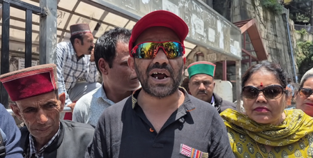 हिमाचल प्रदेश में दृष्टिहीन संघ ने किया चक्काजाम, प्रदर्शनकारियों ने की बैकलॉग पदों को भरने की मांग