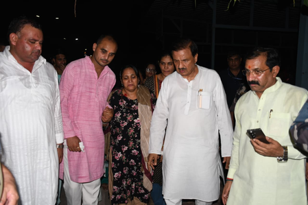 नोएडा में 13 वर्षीय आयुष शुक्ला का अंतिम संस्कार, परिवार ने नम आंखों से दी विदाई