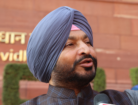 रवनीत सिंह बिट्टू ने पंजाब में 'जंगल राज' का आरोप लगाया, एसडीएम पर 'आप' को फायदा पहुंचाने की बात