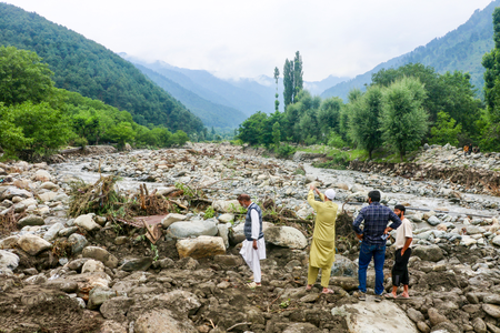 पहलगाम में बादल फटने के बाद अनंतनाग एसएसपी ने प्रभावित इलाके का किया दौरा