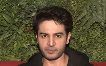 'बिग बॉस 19' के विनर गौरव खन्ना ने किया खुलासा, आखिर रूपाली गांगुली क्यों नहीं आई उनके बर्थडे पार्टी में?