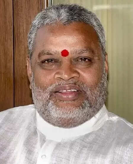 आंध्र प्रदेश : येर्रानायडू के 13वीं पुण्यतिथि पर सीएम नायडू ने दी श्रद्धांजलि, उच्च मूल्यों का प्रतीक बताया