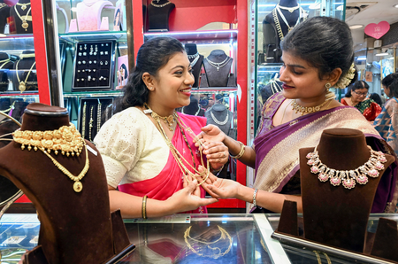 अमेरिका-ईरान में सीजफायर बढ़ने के बीच सोने और चांदी में तेजी