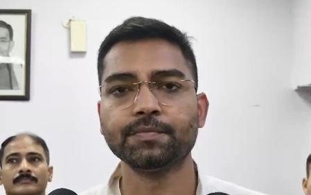 'विपक्ष को अब भी संदेह है तो रास्ता खुला,' चुनाव आयोग के स्पष्टीकरण पर बोले मंत्री दीपक प्रकाश