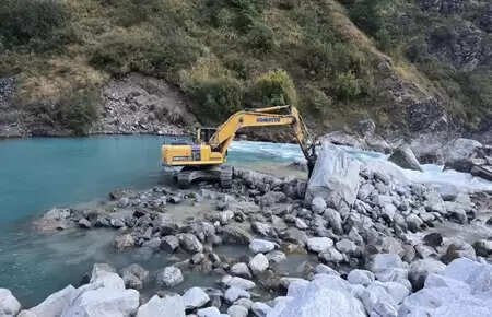 चमोली: धौली गंगा में बनी झील से बढ़ा खतरा, विशेषज्ञ और बचाव टीम रवाना