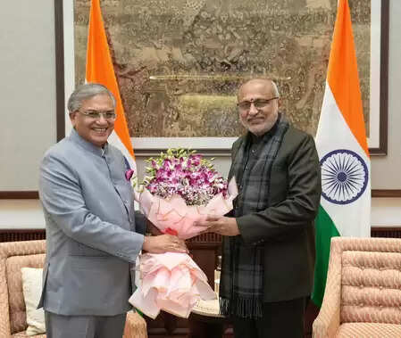 दिल्ली: मुख्य चुनाव आयुक्त ज्ञानेश कुमार ने उपराष्ट्रपति राधाकृष्णन से मुलाकात की