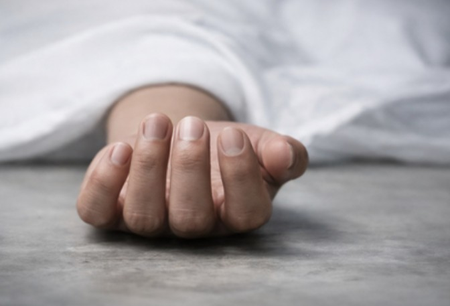 मुंबई में तेज रफ्तार का कहर, सड़क किनारे खड़े बुजुर्ग को कार ने मारी टक्कर, इलाज के दौरान मौत