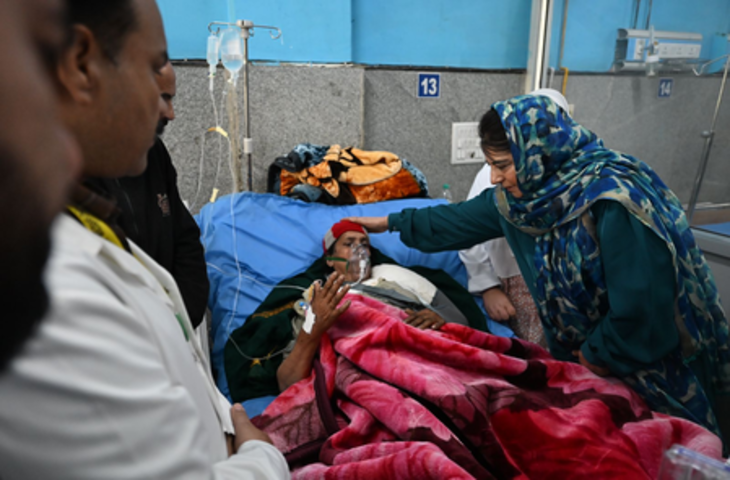 यह दर्द असहनीय, हमारी कोशिश जंग खत्म करने की होगी : महबूबा मुफ्ती