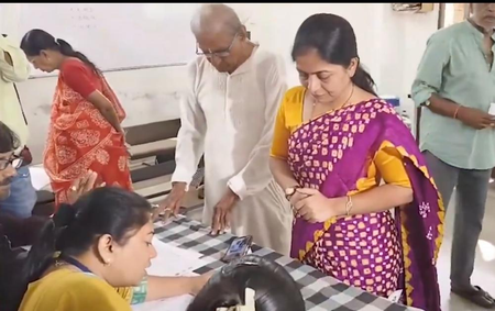 गुजरात निकाय चुनाव: गांधीनगर में छह घंटे में 31.90 फीसदी मतदान