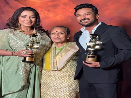 टीवी की अनुपमा ने अपने नाम किया 'आइकॉनिक गोल्ड अवॉर्ड', खुशी से गदगद अभिनेत्री