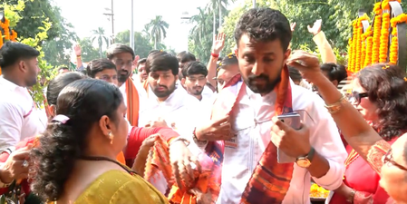 गुजरात से आई 'सेवा संकल्प बाइक यात्रा' के प्रतिभागियों का काशी में हुआ भव्य स्वागत
