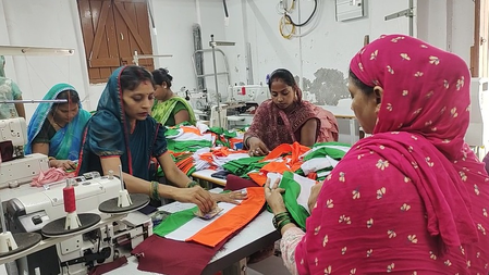 बिहार: जीविका दीदियों को मिला तिरंगा बनाने का काम, 68 हजार झंडे तैयार करने का लक्ष्य