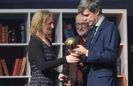 डेविड स्जेले को मिला बुकर प्राइज, क्यों जूरी ने माना 'फ्लेश' है ‘सिंगुलर अचीवमेंट’