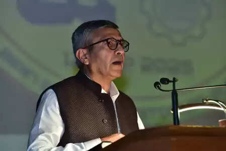 रक्षा क्षमता में वृद्धि के लिए उद्योग–अनुसंधान व अकादमिक सहयोग अनिवार्य : रक्षा सचिव