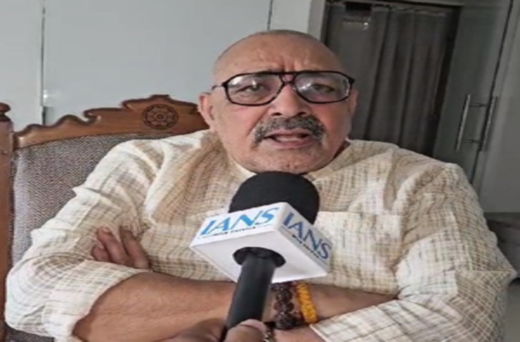 गिरिराज सिंह ने तेजस्वी यादव पर बोला हमला, वक्फ कानून का किया बचाव