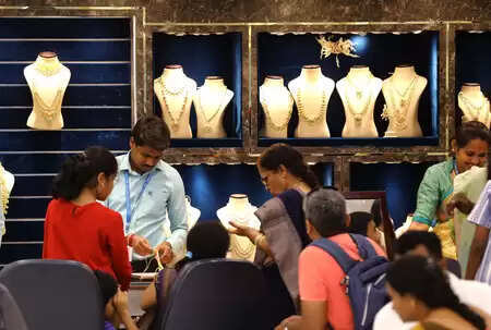 पश्चिम एशिया में तनाव कम होने के संकेतों के बीच कीमती धातुओं ने पकड़ी रफ्तार, सोना 3 प्रतिशत उछला तो चांदी में 5 प्रतिशत की तेजी