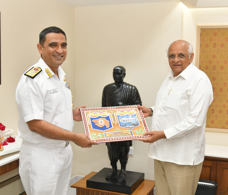 रियर एडमिरल श्रीतनु गुरु ने सीएम भूपेंद्र पटेल से की मुलाकात, कई मुद्दों पर हुई चर्चा