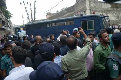 बांग्लादेश: अवामी लीग के नेता महबूबुल आलम हनीफ को मौत की सजा, तीन अन्य को उम्रकैद