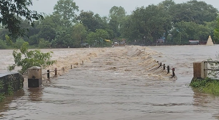 मध्य प्रदेशः भारी बारिश से डिंडौरी में जनजीवन प्रभावित, स्कूल-आंगनबाड़ी बंद