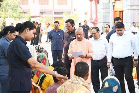 चिंता मत करिए, आपकी समस्या पर सुनिश्चित कराएंगे प्रभावी कार्रवाई: सीएम योगी