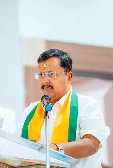 एनडीए के दिग्गजों ने नितिन नबीन को दी शुभकामनाएं, बनने जा रहे हैं सबसे बड़ी पार्टी के राष्ट्रीय अध्यक्ष