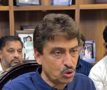 कांग्रेस सांसदों ने ईंधन बचाने की अपील और पेपर लीक मामले में केंद्र सरकार को घेरा