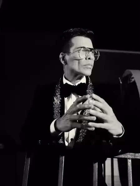 'सोशल मीडिया बना नकारात्मकता का अड्डा', करण जौहर ने ट्रोलिंग करने वालों पर उठाए सवाल