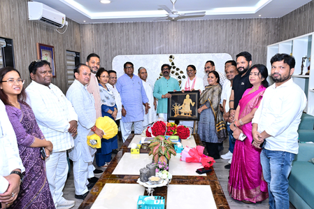 परीक्षा सुधार के कैबिनेट के फैसलों पर कांग्रेस नेताओं ने सीएम हेमंत सोरेन से मुलाकात कर जताया आभार