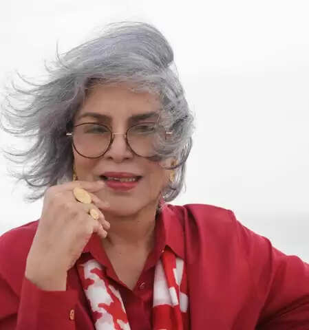 जीनत अमान ने सवाल पूछा, क्या आज भी कपड़ों से तय होती है महिला की गलती?