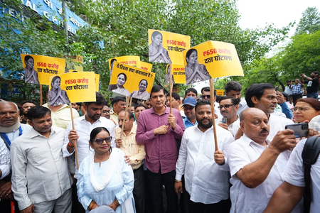 दिल्‍ली: दवा घोटाले को लेकर तीसरे दिन भी 'आप' का प्रदर्शन, सरकार पर लगाए आरोप