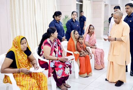 बच्चों को बढ़ाएं, शिक्षित-समृद्ध-सशक्त भारत बनाएं : सीएम योगी