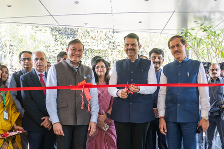 धारावी एक्सपीरियंस सेंटर से इलाके के निवासियों के बीच बढ़ेगा भरोसा: मुख्यमंत्री फडणवीस