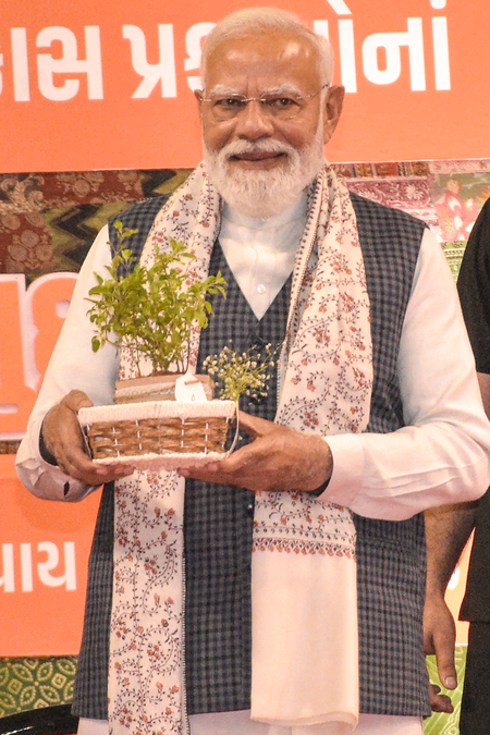 'सूरत के लोगों के बीच रहना बहुत अच्छा लगा', पीएम मोदी ने शेयर की तस्वीरें, दोहराया 'आत्मनिर्भर भारत' का संकल्प