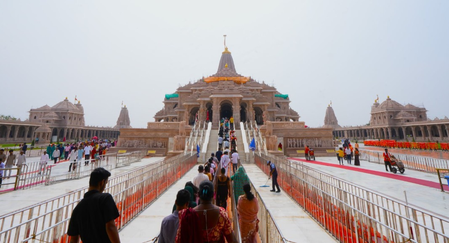 राम मंदिर ट्रस्ट ने जारी कीं नई तस्वीरें, अयोध्या में रामलला के दर्शन के लिए उमड़ रही श्रद्धालुओं की भीड़