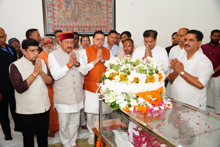 सीएम पुष्कर सिंह धामी ने स्वर्गीय मेजर जनरल भुवन चंद्र खंडूरी को अर्पित की भावभीनी श्रद्धांजलि