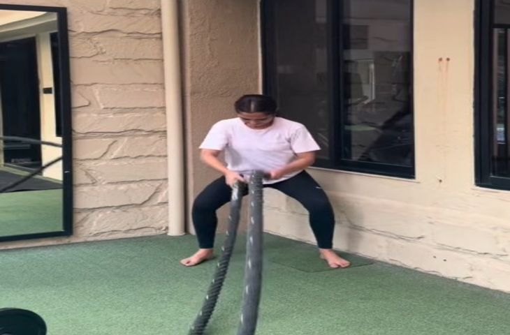 फिटनेस फ्रीक बनीं अहसास चन्ना, जिम में पसीना बहाते हुए शेयर किया वर्कआउट वीडियो