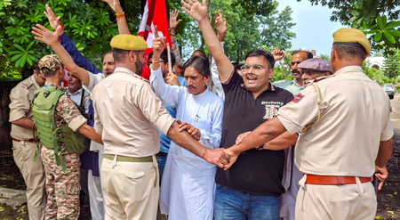 सत्ताधारी एनसी ने श्रीनगर और जम्मू में भाजपा दफ्तर के शांतिपूर्ण 'घेराव' की घोषणा की