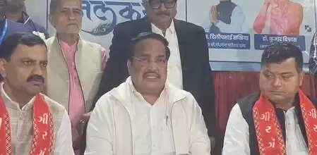 गुजरात: सीआर पाटिल ने जल संरक्षण अभियान को सराहा, नमामि गंगे की प्रगति पर दी जानकारी