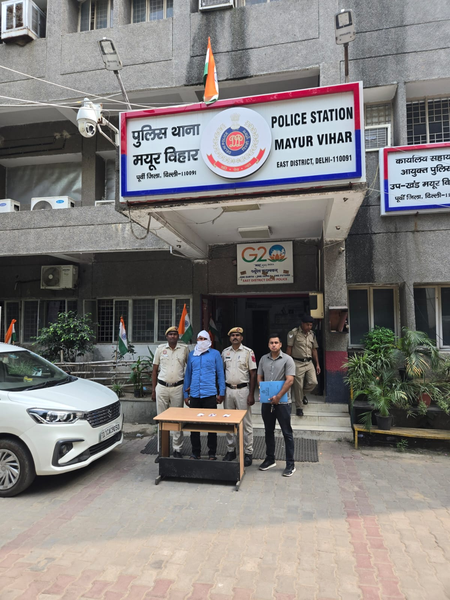 दिल्ली में एटीएम कार्ड बदलकर ठगी करने वाला शातिर गिरफ्तार, 3 कार्ड बरामद, 6 वारदातों में था शामिल