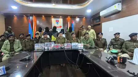 रांची में अवैध आर्म्स की तस्करी करने वाले गिरोह का भंडाफोड़, बड़ी मात्रा में हथियारों के साथ पांच गिरफ्तार