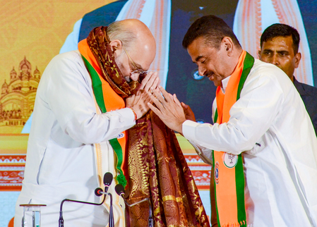 सुवेंदु अधिकारी के हाथ में बंगाल की कमान, गृह मंत्री अमित शाह ने किया ऐलान