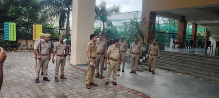 यूपी पीईटी 2026: पुलिस अधिकारियों ने परखी परीक्षा की तैयारियां, केद्रों पर सतर्कता के निर्देश